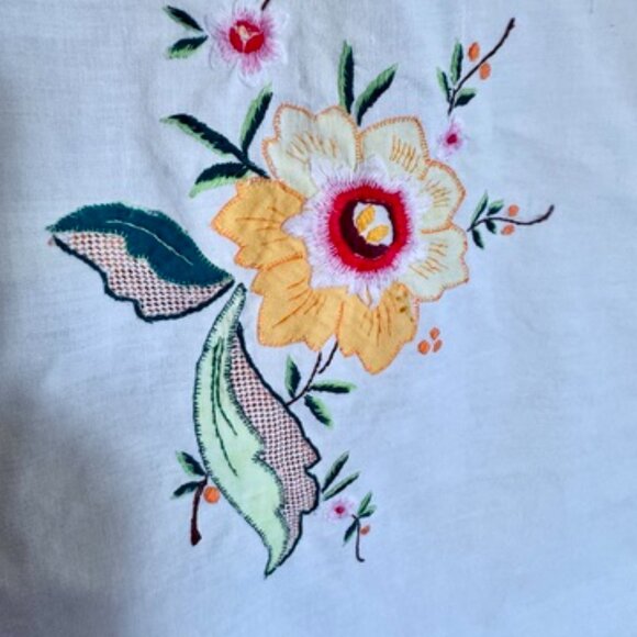 Gorgeous Colourful Floral Embroidered Large Tablecloth - Picture 7 of 14